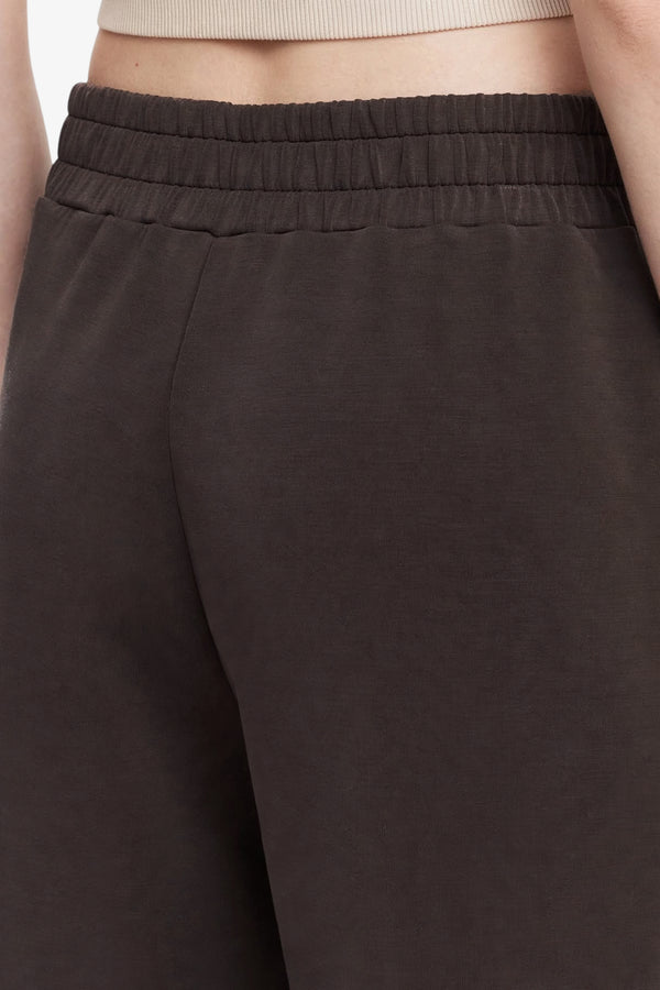 guess Pantaloni A Gamba Dritta In Tessuto Scuba Olympe Marrone Donna, foto 4